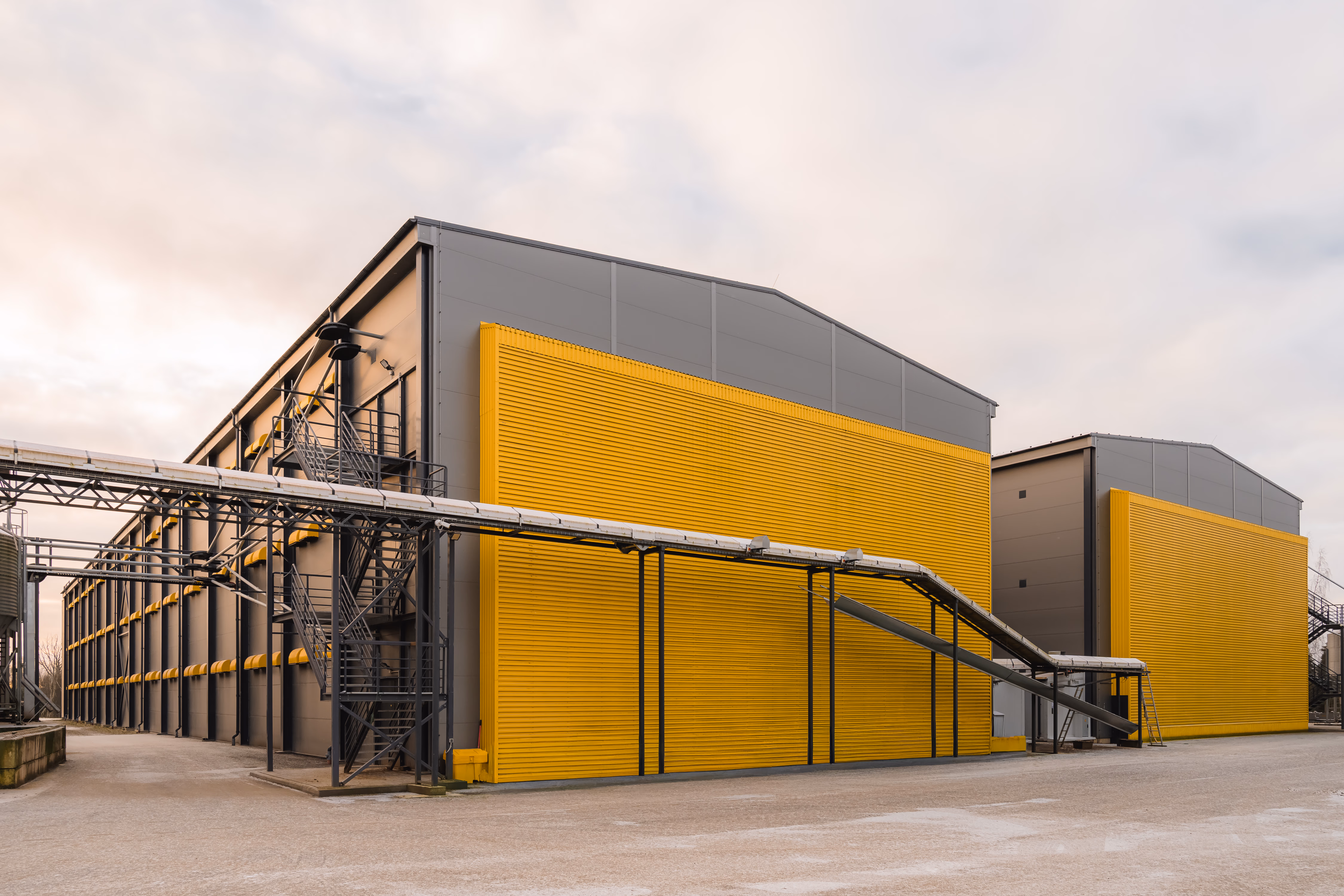 Novērsti četri nelikumīgas iekļūšanas mēģinājumi “Alūksnes putnu fermā”, tostarp ar droniem. Uzņēmums vēršas drošības iestādēs